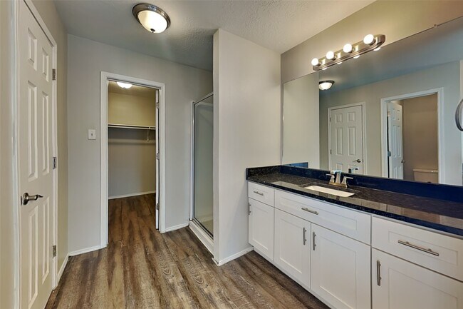 Building Photo - 14006 Honey Bee Ct