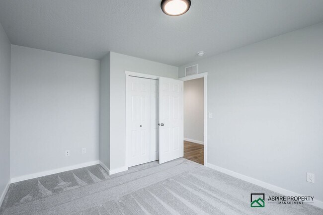 Building Photo - Brand New 5 Bed 3 Bath home 2600sf+ and a 3 car garage