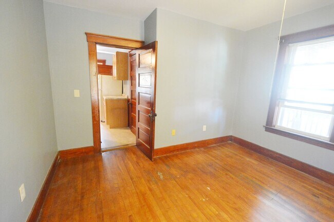 Building Photo - 53 Forest St