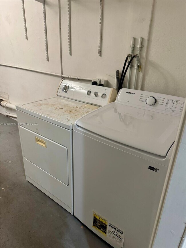 Building Photo - 9087 Chambers St