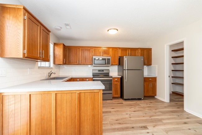 Building Photo - 12 Wallingford Dr