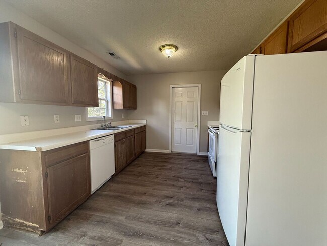 Building Photo - 3 bedroom 2 bath home in Foxtrace subdivision