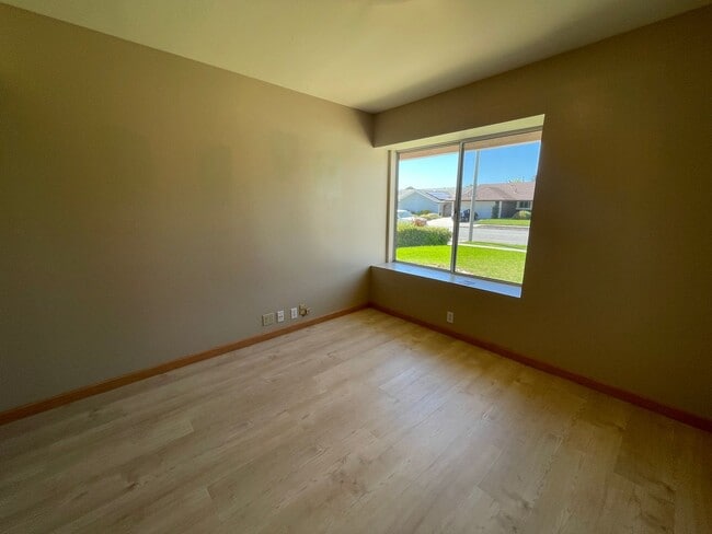 Building Photo - Recently Remodeled 4 Bedroom 2 Bath Single...