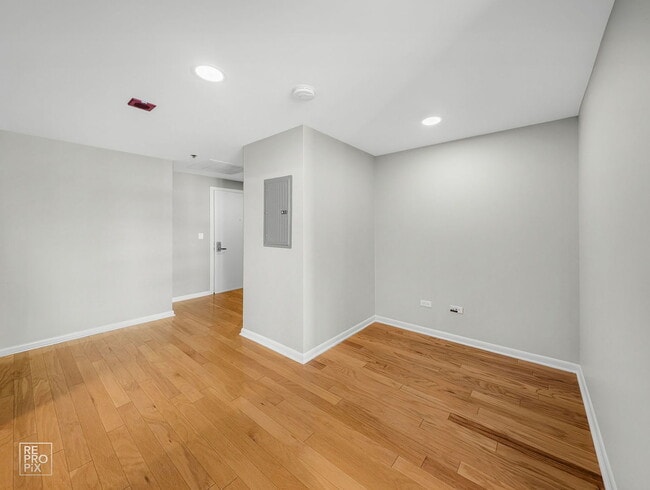 Building Photo - 225 S Sangamon St