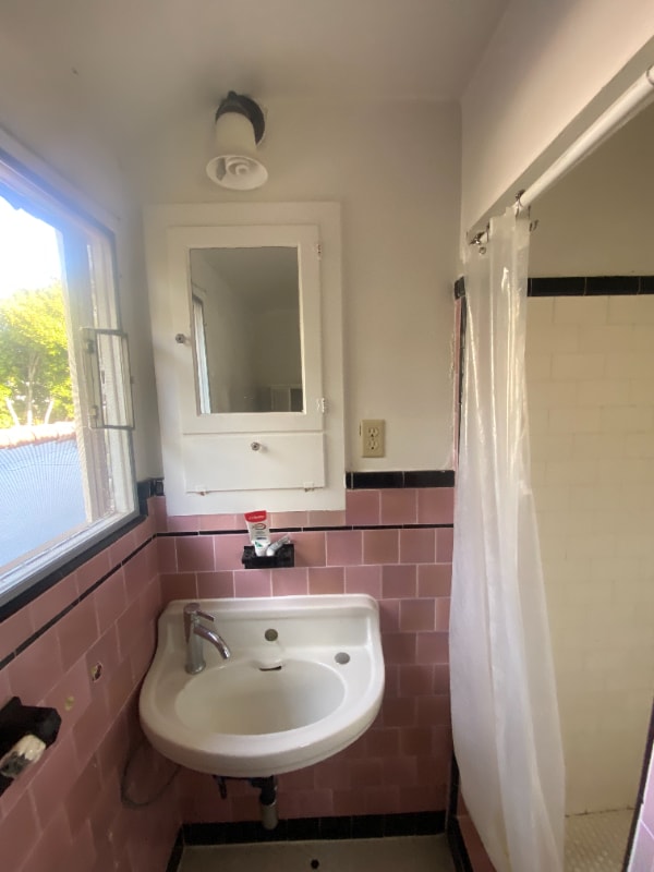 Building Photo - 1700 Le Roy Ave