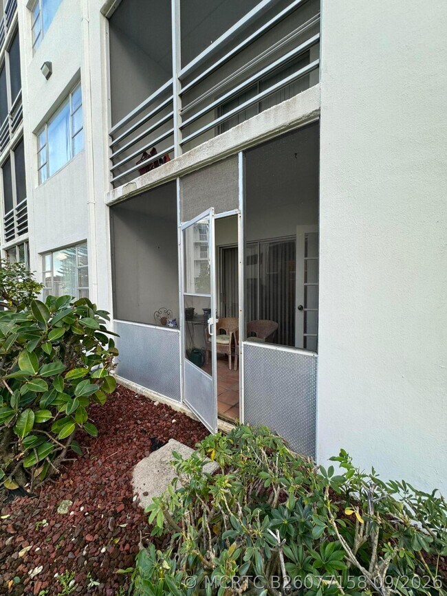 Building Photo - 4500 N Flagler Dr