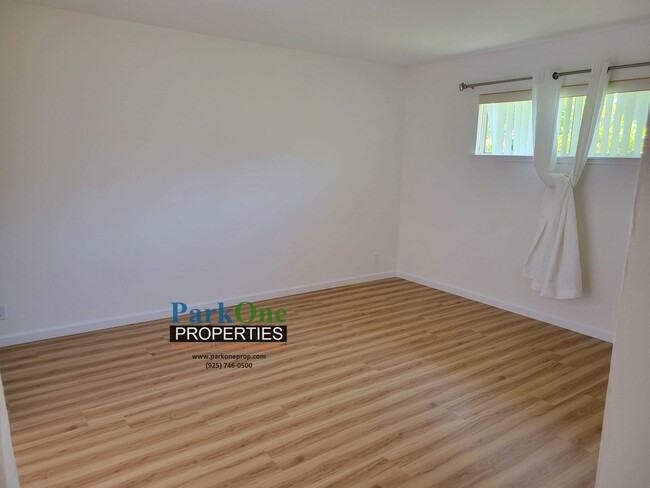 Building Photo - COMING SOON! Spacious single level Woodlan...