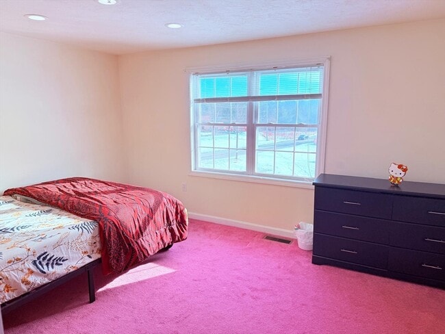 Building Photo - 140 Stedman St