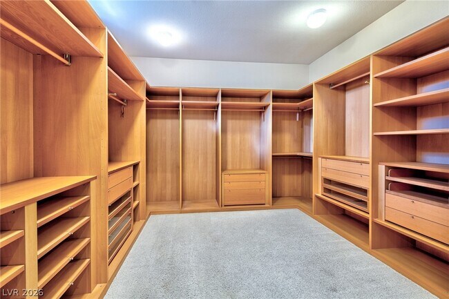 Building Photo - 3 Regent Park Ct