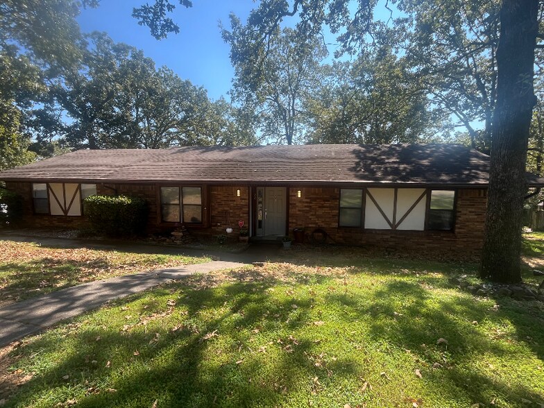 Primary Photo - 22 Thornhill Dr