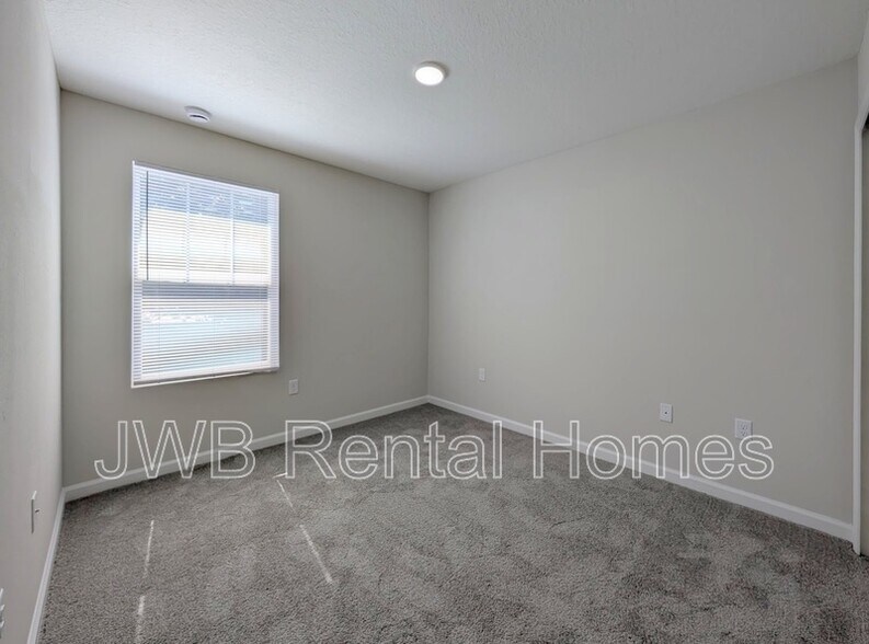 Building Photo - 1116 Comanche St