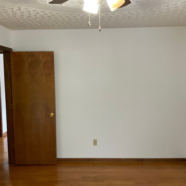 Building Photo - 3892 English Oak Dr