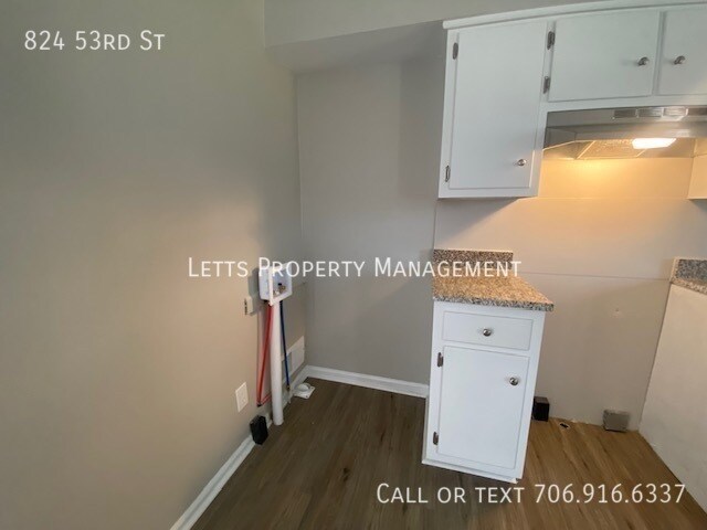 Building Photo - MOVE IN READY HOME in Desirable Neighborhood