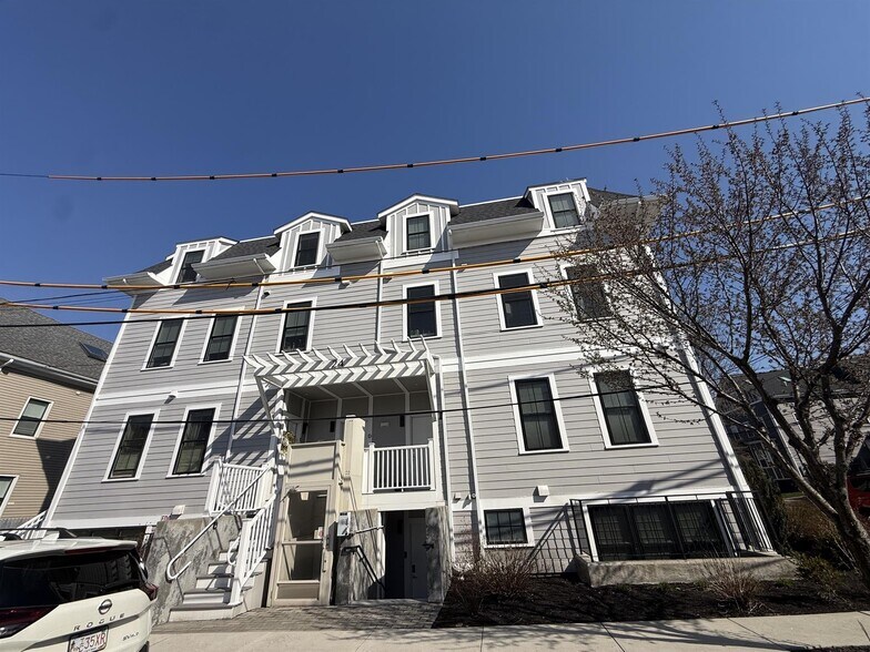 Building Photo - 24 Rush St