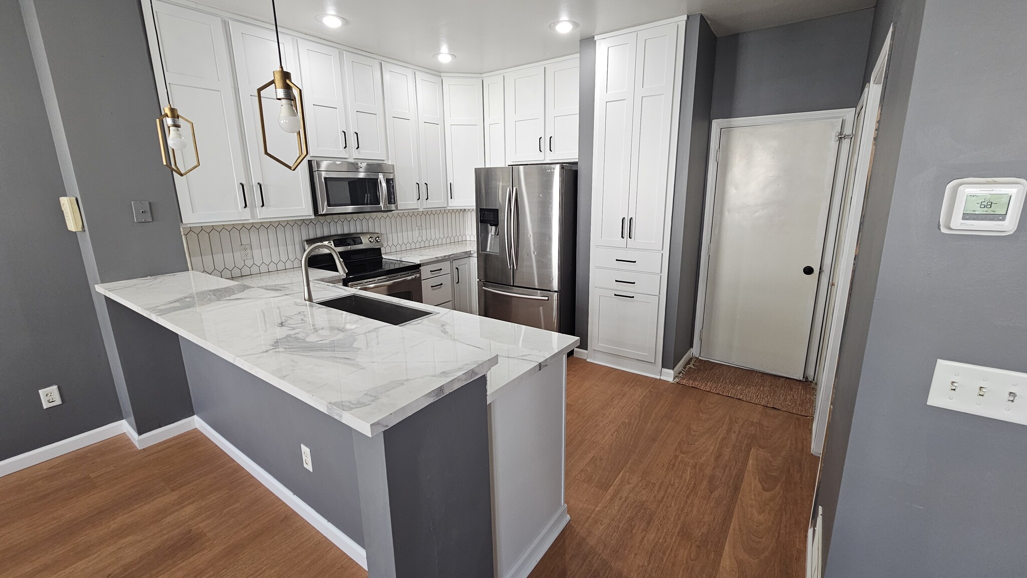 Kitchen - 10991 Oak Grove Cir