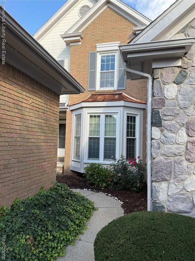 Building Photo - 39484 Village Run Dr