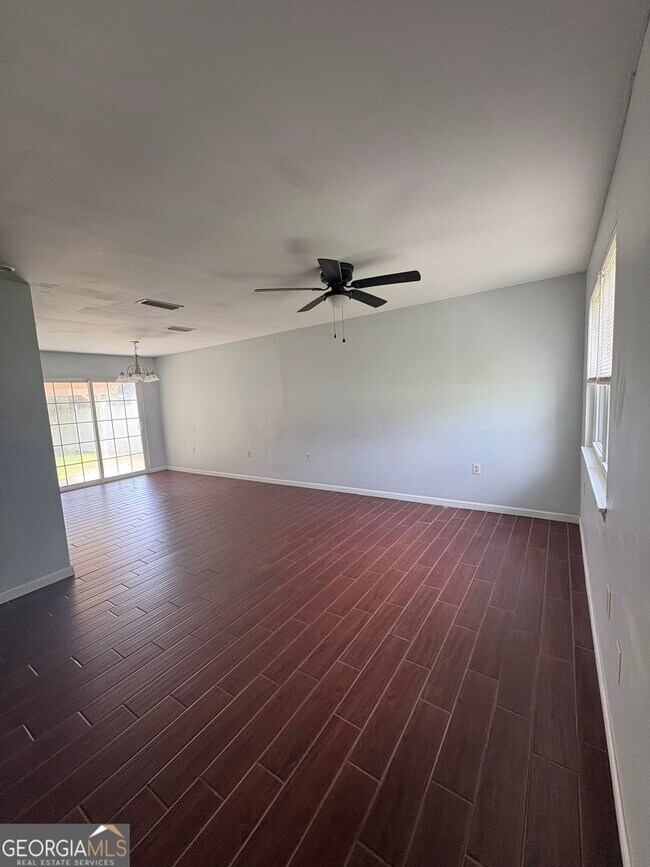 Building Photo - 542 Chateau Cir