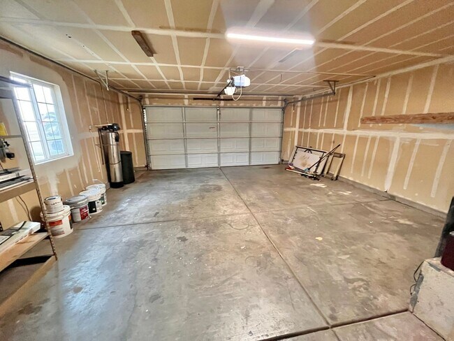 Building Photo - Charming 4 Bedroom, 2 Bath Home in a Quiet...