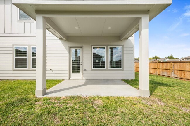 Building Photo - 251 Charles Rdg Dr