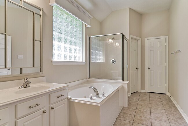 Building Photo - 126 S Regan Mead Cir