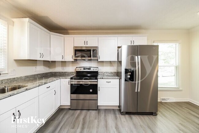 Building Photo - 1810 Chestnut Dr