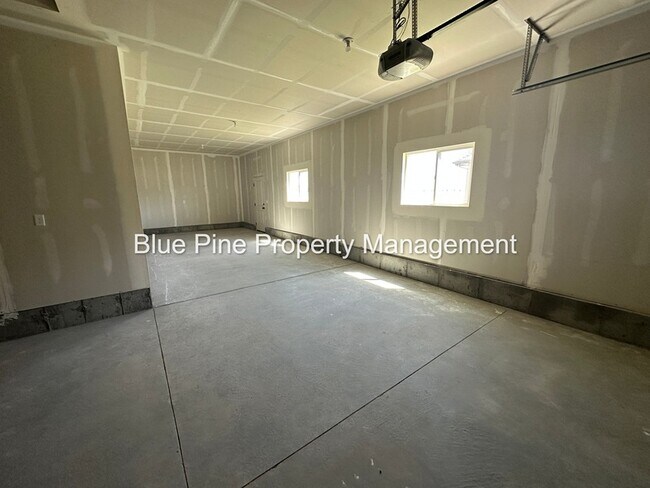 Building Photo - 679 Sterling Dr