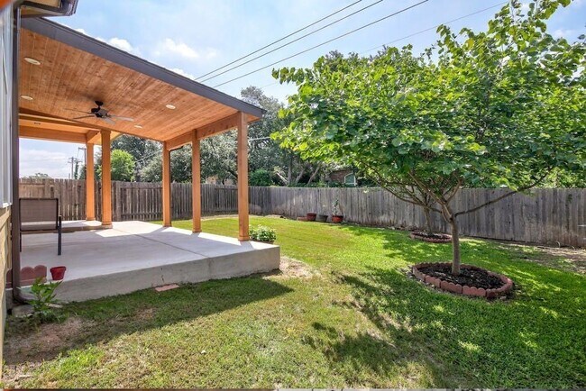 Building Photo - 121 Alondra Way