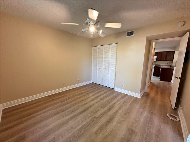 Building Photo - 5661 Riverside Dr