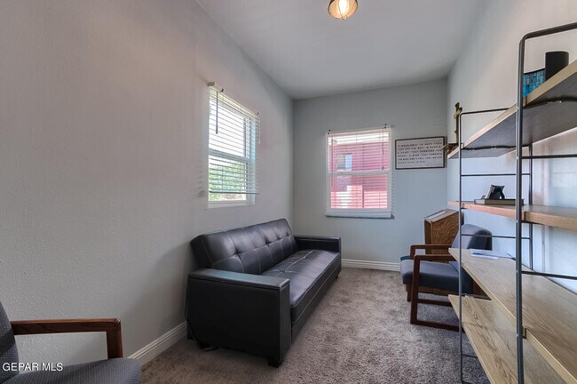 Building Photo - 1305 E Rio Grande Ave