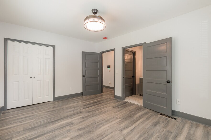 Bedroom one with en suite - 1393 Westview Dr SW