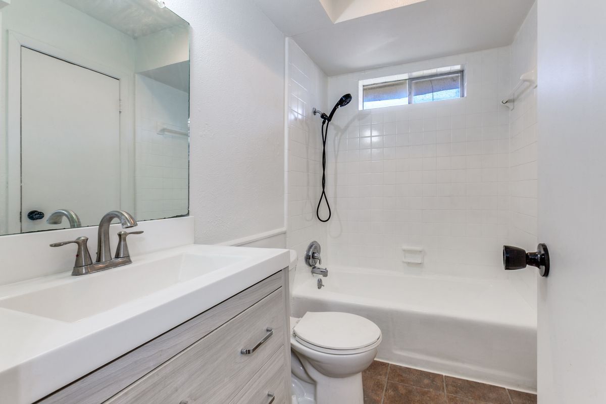 Building Photo - 7621 Dentcrest Dr