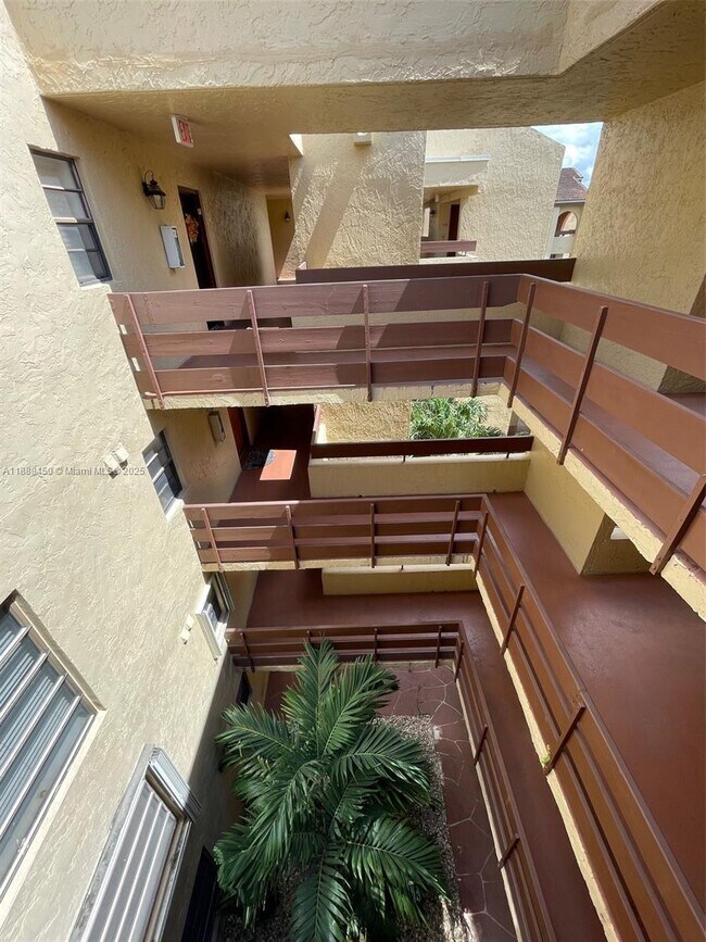 Building Photo - 9015 SW 125th Ave