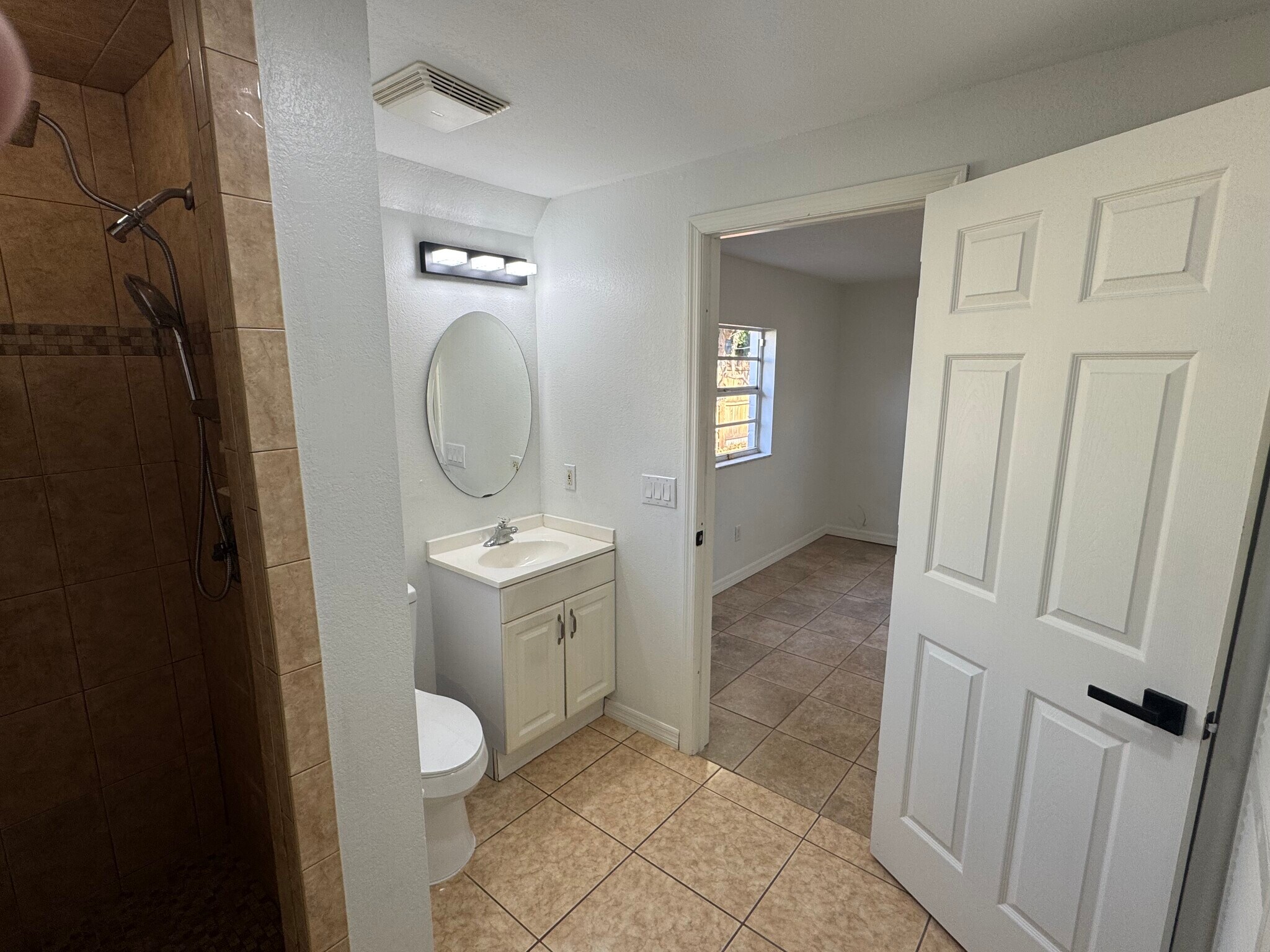 Building Photo - 10935 N 14th St