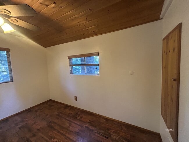 Building Photo - Cute Single Story Cabin in the Woods for Rent