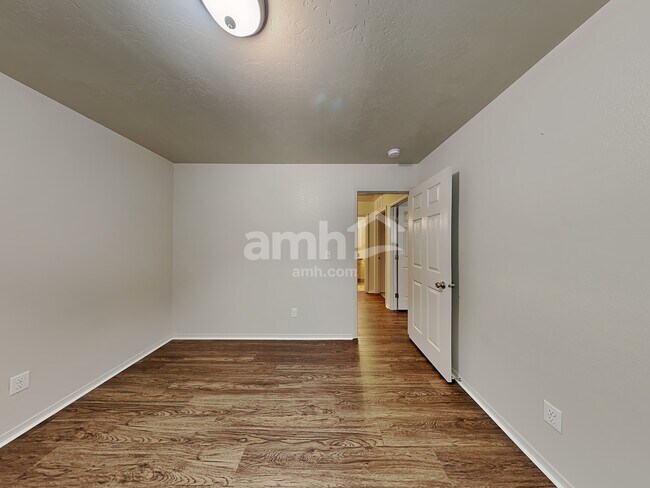 Building Photo - 4418 N Alester Ave