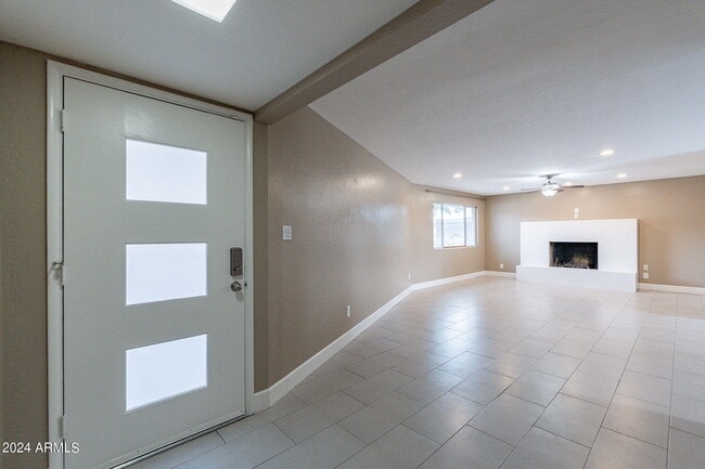 Building Photo - 1320 E Orchid Ln