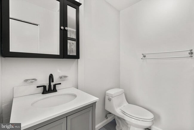 Building Photo - 16 Cornerwood Ct