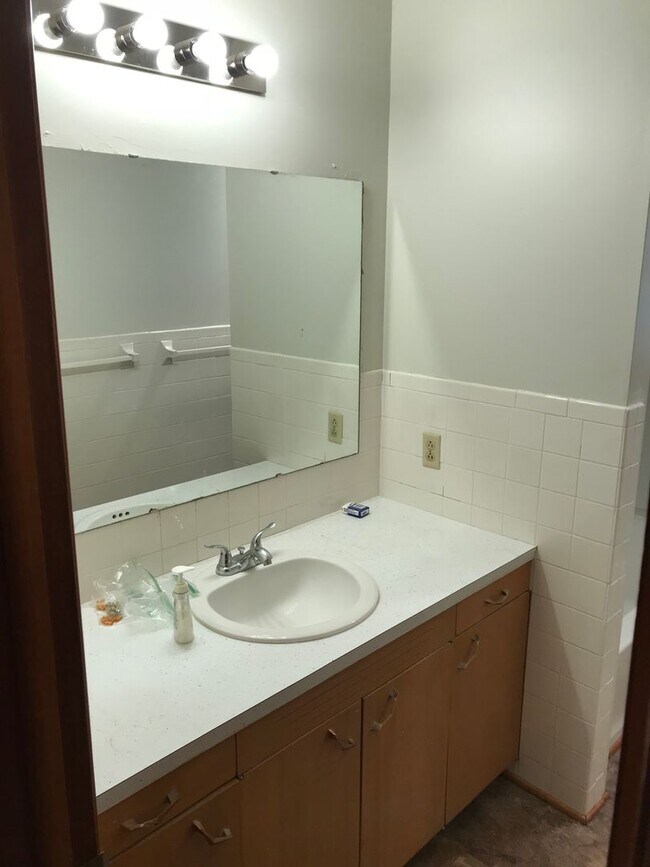 Building Photo - 3 Bed 2 Bath Springfield, MO