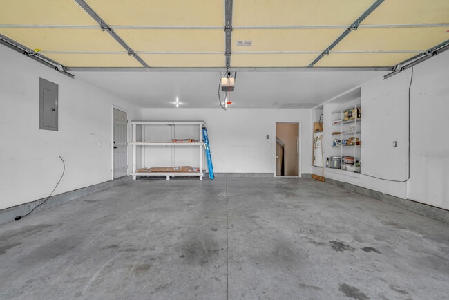Building Photo - 1427 Logan Dr