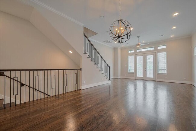 Building Photo - 5837 E Post Oak Ln