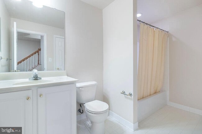 Building Photo - 43997 Riverpoint Dr