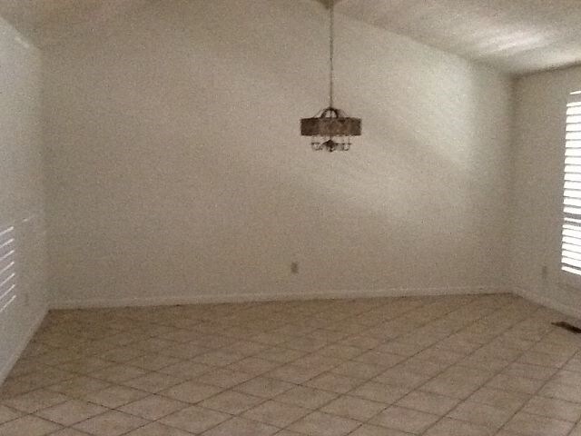 Building Photo - 400 Basswood Ln