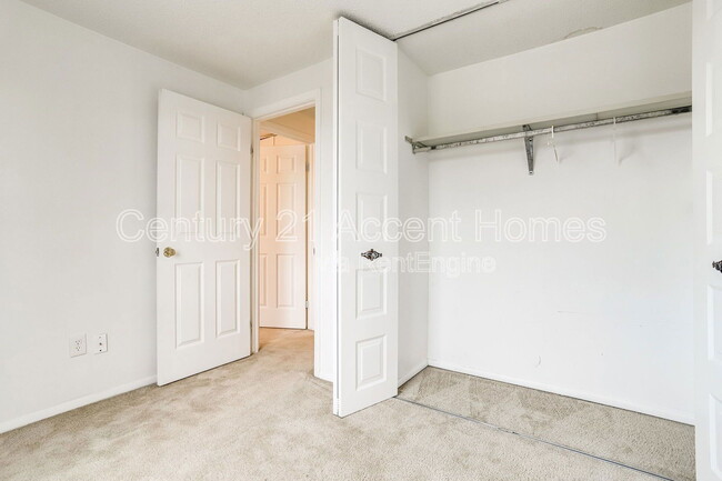 Building Photo - 5328 Larochelle Ct