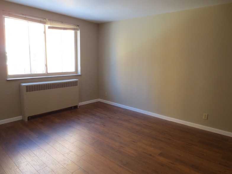 Living Room - 5712 Phillips Ave