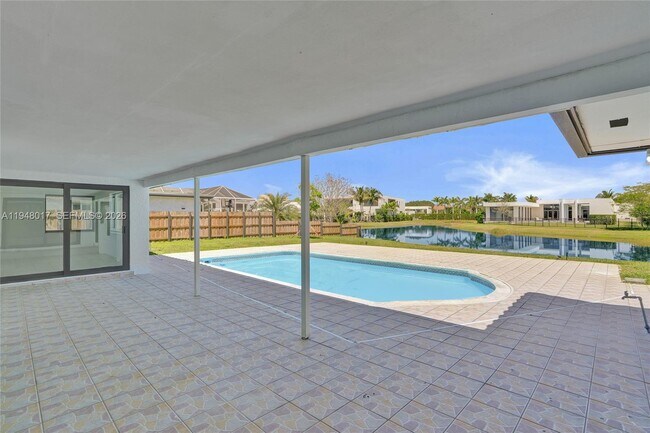 Building Photo - 16653 Golfview Dr