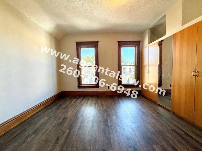 Building Photo - 3 Bedroom House