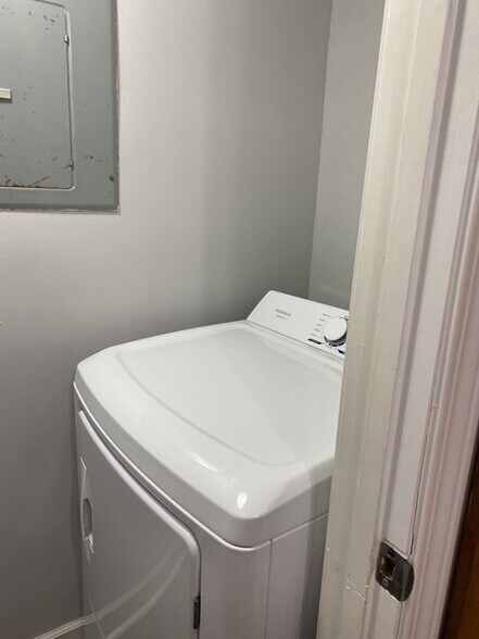 Building Photo - 448 Deerwood St