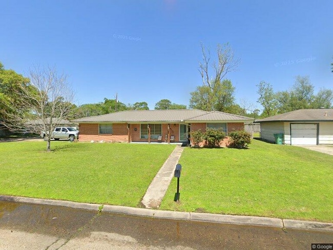 Building Photo - 560 Gardenia Ave