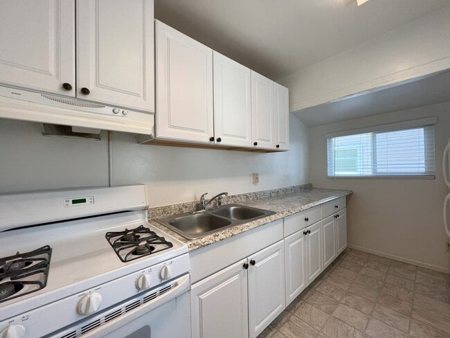 Building Photo - One Bedroom Unit in National City