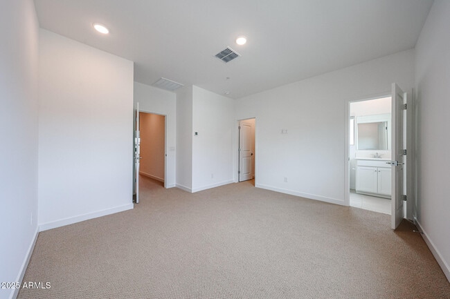 Building Photo - 2837 W Eagle Talon Trail